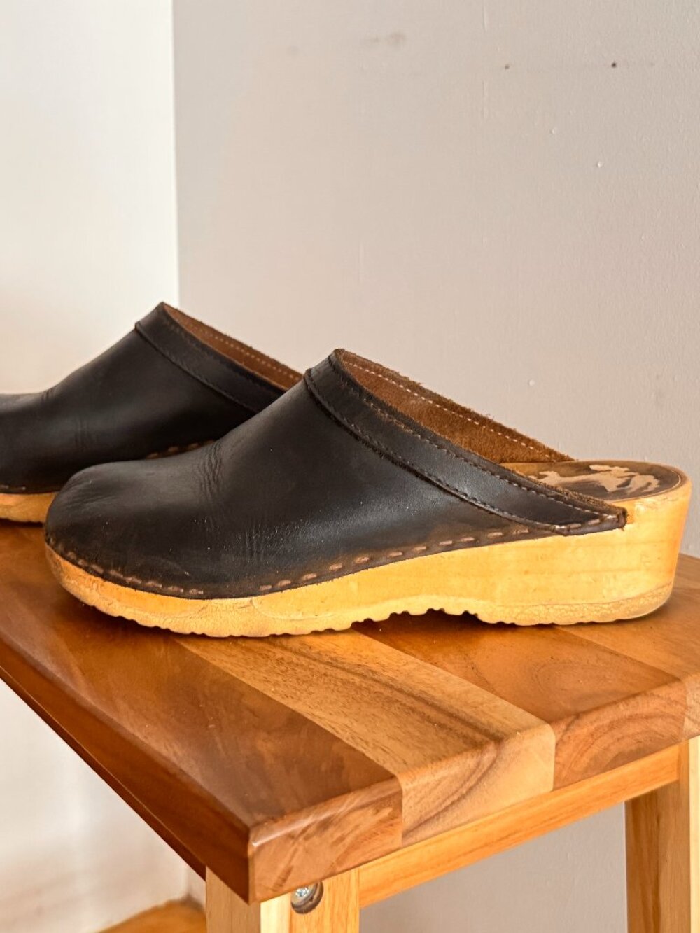 SVEN clogs, 41 sz 9 low heel wedge bendable base clogs